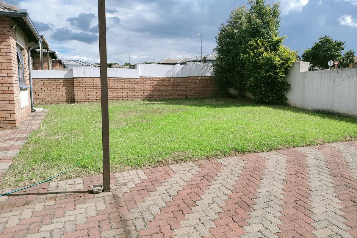 A home fit for family setting - Photo 3