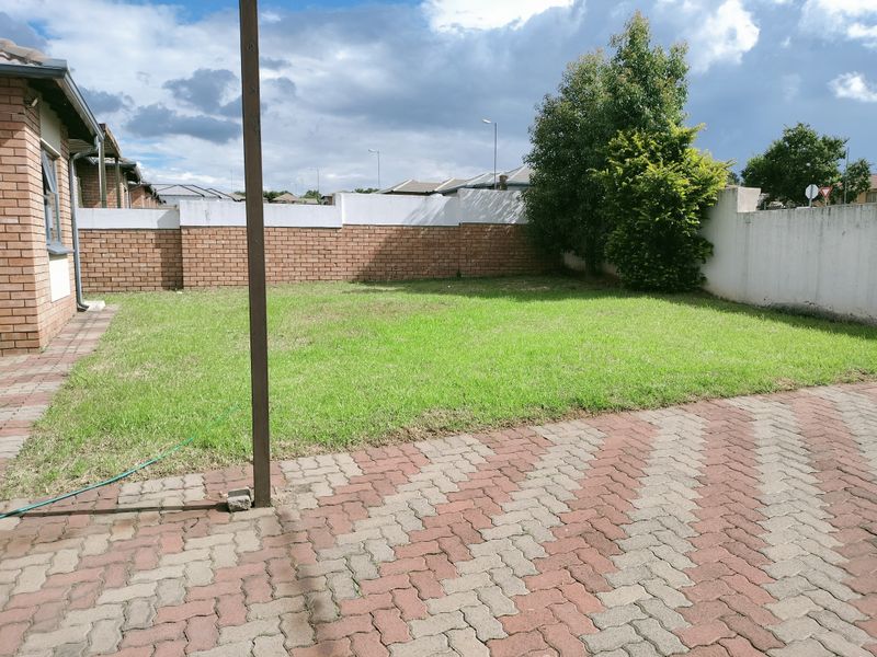 A home fit for family setting - Photo 3