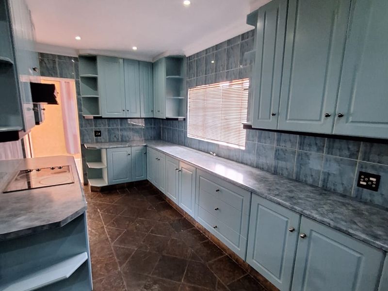 Spacious 3-Bedroom Home with Ultimate Entertainment Features - Photo 10