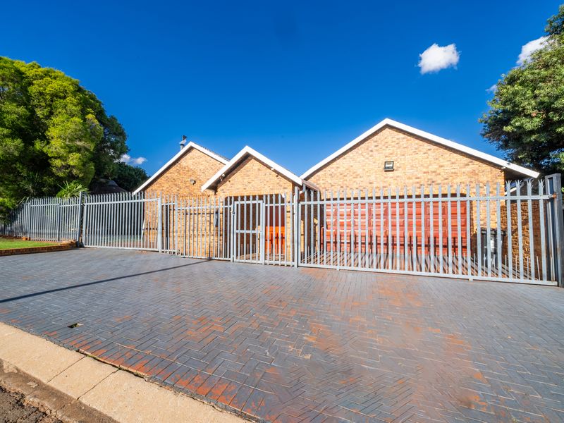 Spacious 3-Bedroom Home with Ultimate Entertainment Features - Photo 10