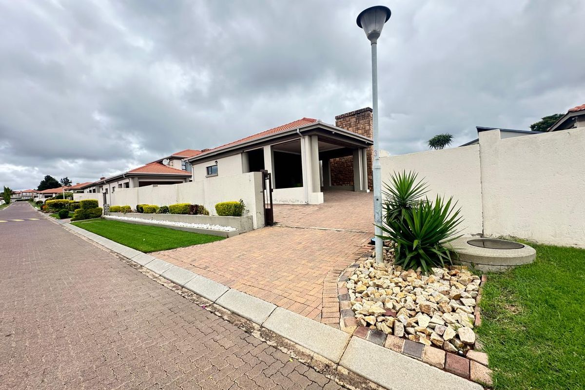 Charming 3 Bedroom Home in the heart of Arabella - Photo 3