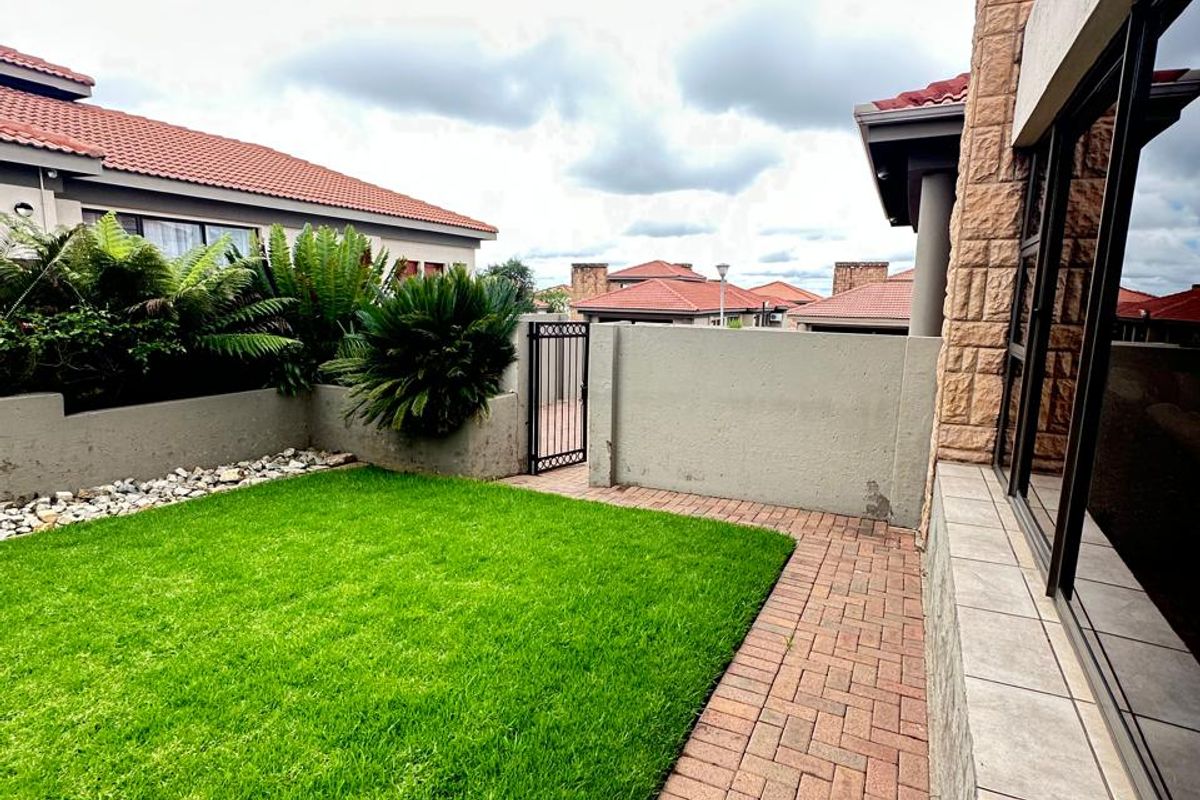 Charming 3 Bedroom Home in the heart of Arabella - Photo 5