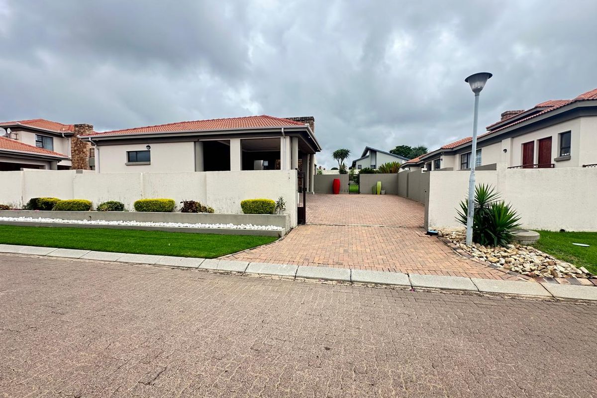 Charming 3 Bedroom Home in the heart of Arabella - Photo 2