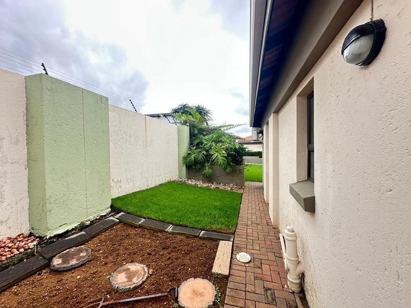 Charming 3 Bedroom Home in the heart of Arabella - Photo 10