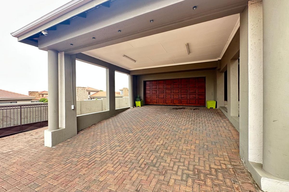 Charming 3 Bedroom Home in the heart of Arabella - Photo 4