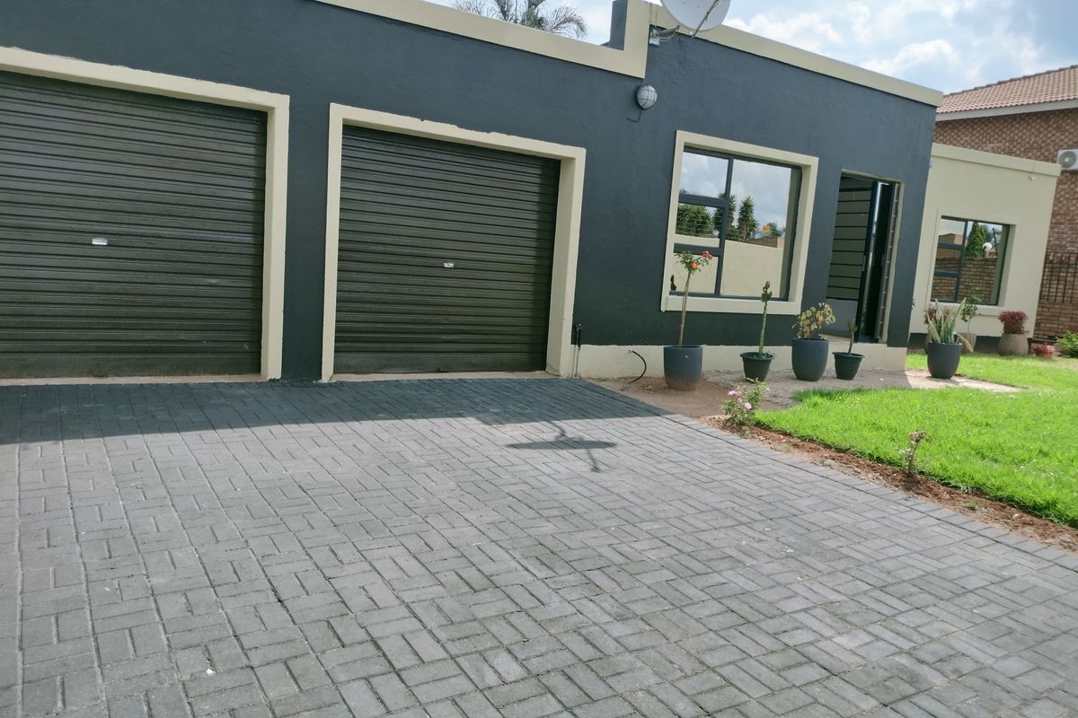 Newly Renovated Home in Reyno Ridge - Photo 3