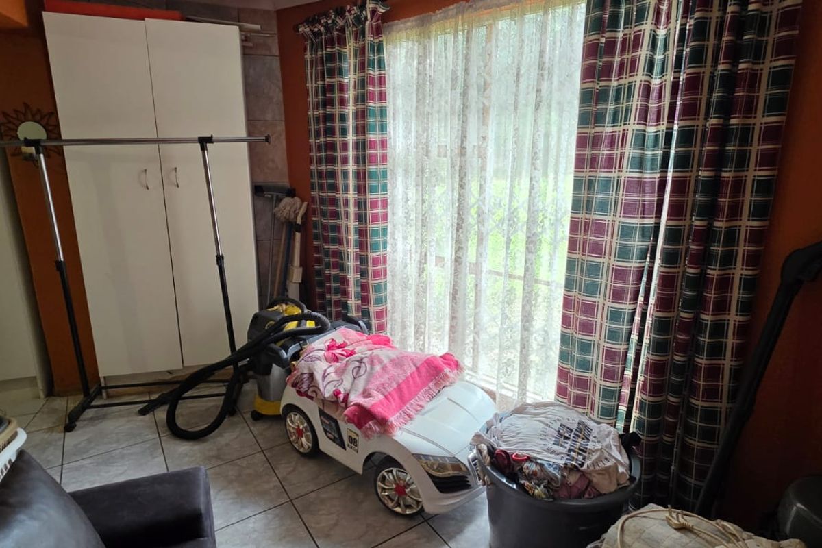 Prime Investment Opportunity – Spacious Multi-Functional Family Home - Photo 3