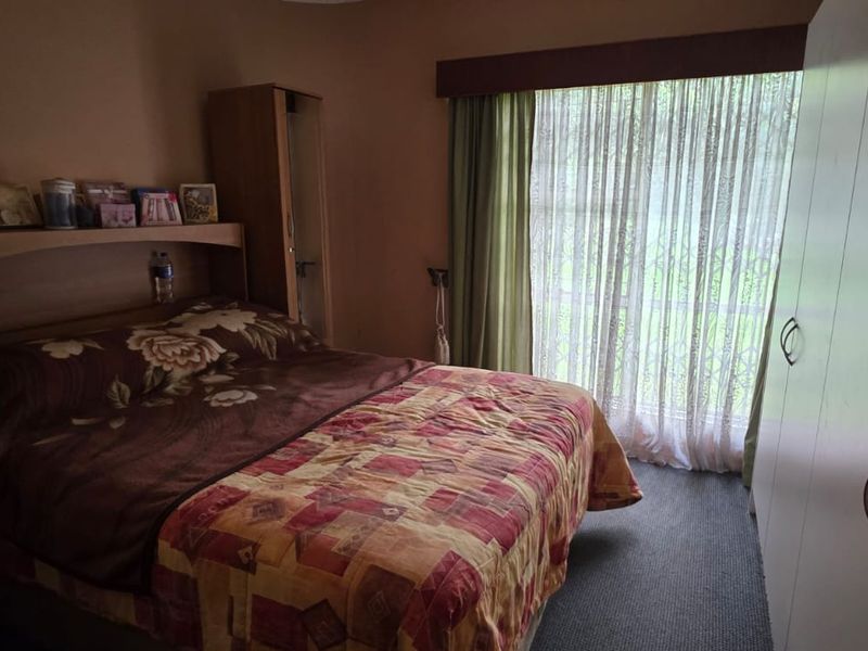 Prime Investment Opportunity – Spacious Multi-Functional Family Home - Photo 2