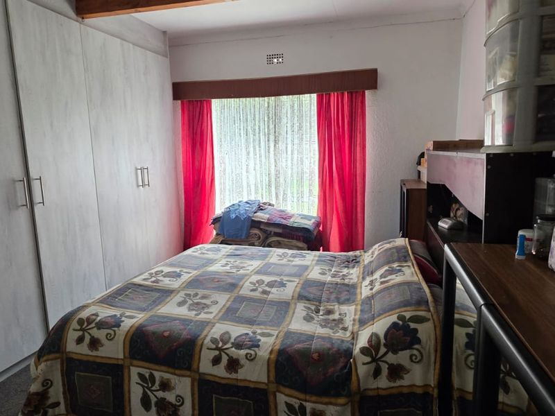 Prime Investment Opportunity – Spacious Multi-Functional Family Home - Photo 4