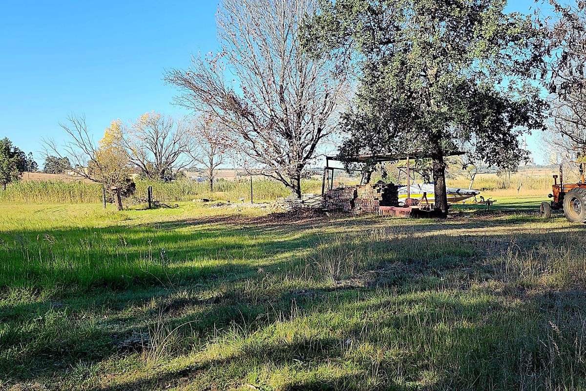 4.7 Hectares of Prime Land with Dam Frontage – Naauwpoort, Witbank - Photo 5