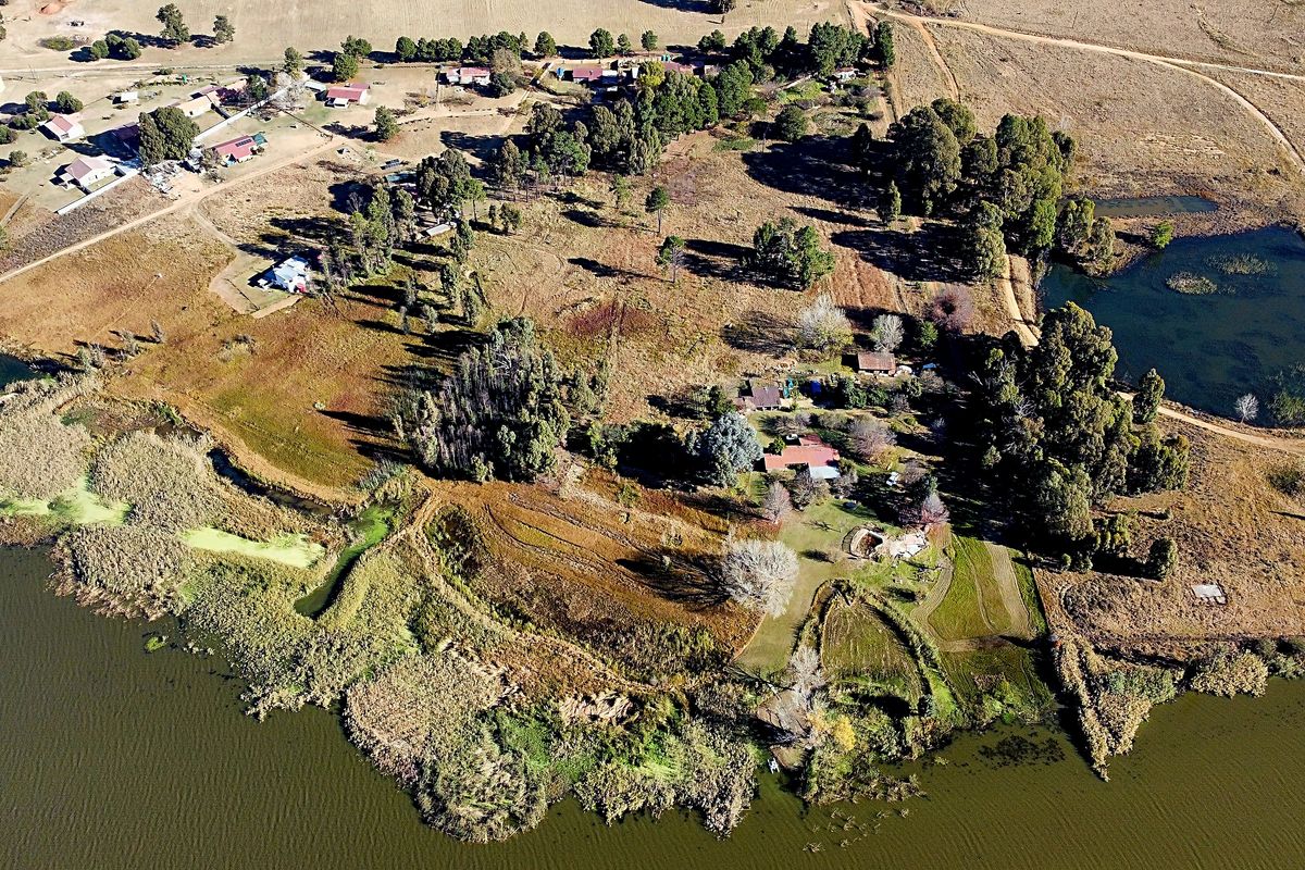 4.7 Hectares of Prime Land with Dam Frontage – Naauwpoort, Witbank - Photo 3