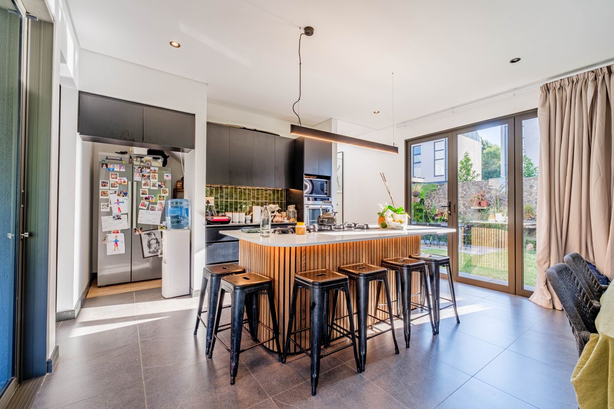 Modern 4-Bedroom Forest-Facing Townhouse for Sale in Elaleni Lifestyle Estate, Ballito - Photo 5