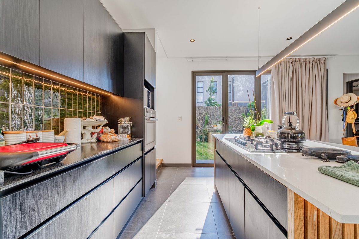 Modern 4-Bedroom Forest-Facing Townhouse for Sale in Elaleni Lifestyle Estate, Ballito - Photo 4