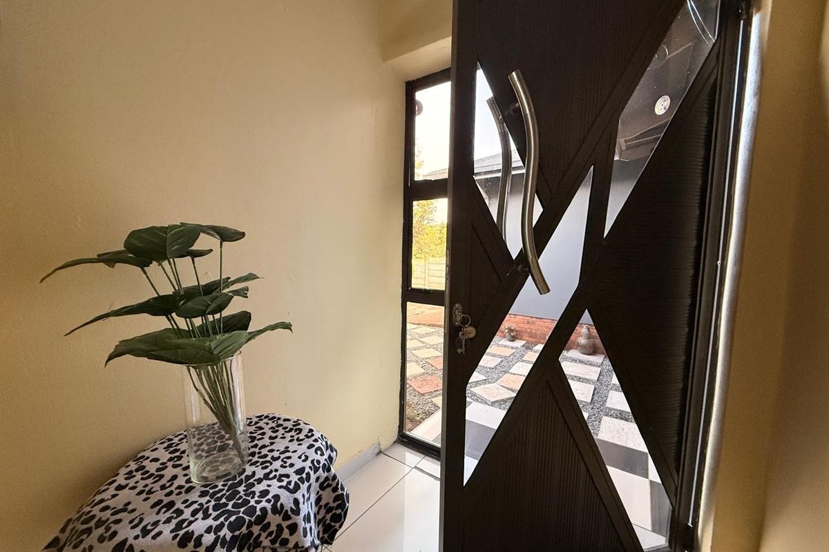 Two Thousand square Signal Hill Property - Photo 5