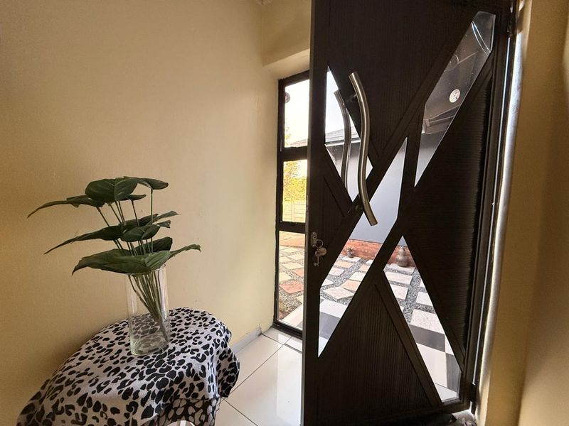 Two Thousand square Signal Hill Property - Photo 5