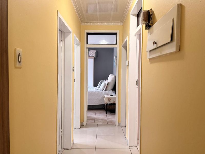 Two Thousand square Signal Hill Property - Photo 9