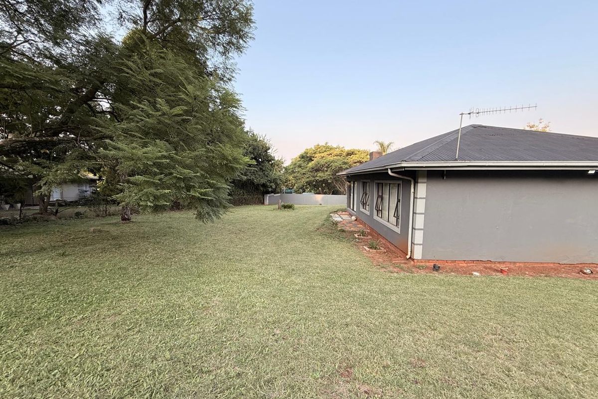 Two Thousand square Signal Hill Property - Photo 3