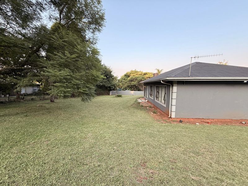 Two Thousand square Signal Hill Property - Photo 3