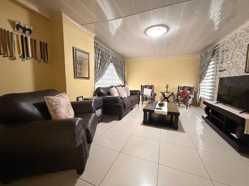 Two Thousand square Signal Hill Property - Photo 6