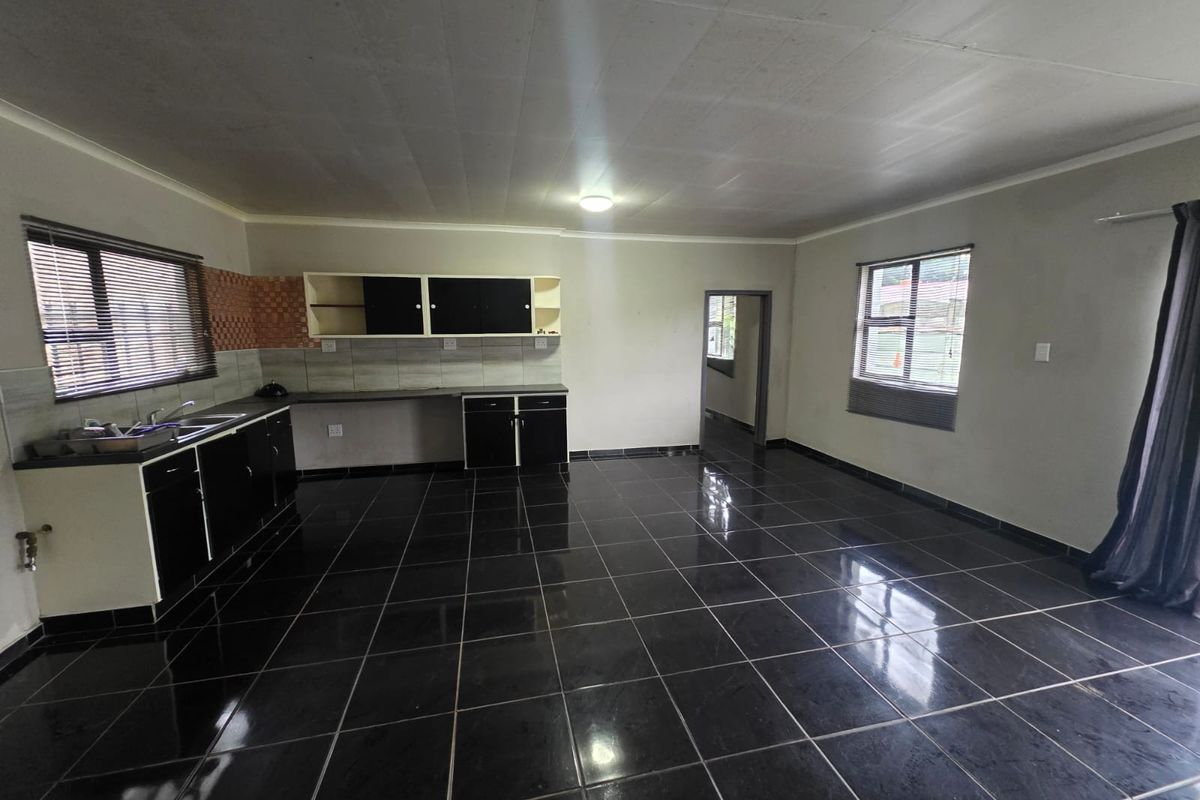 Charming 1 Bedroom Garden Cottage to Rent – Available Immediately! - Photo 3