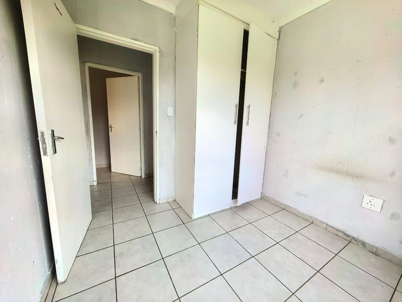 Neat, price to go, face brick townhouse for sale in Vanderbijlpark walking distance to the Vaal Mall - Photo 8