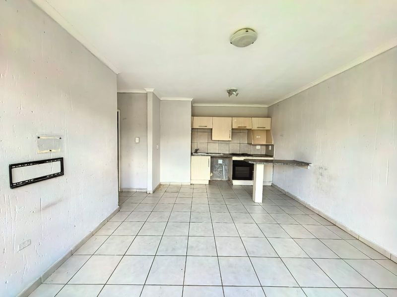 Neat, price to go, face brick townhouse for sale in Vanderbijlpark walking distance to the Vaal Mall - Photo 3