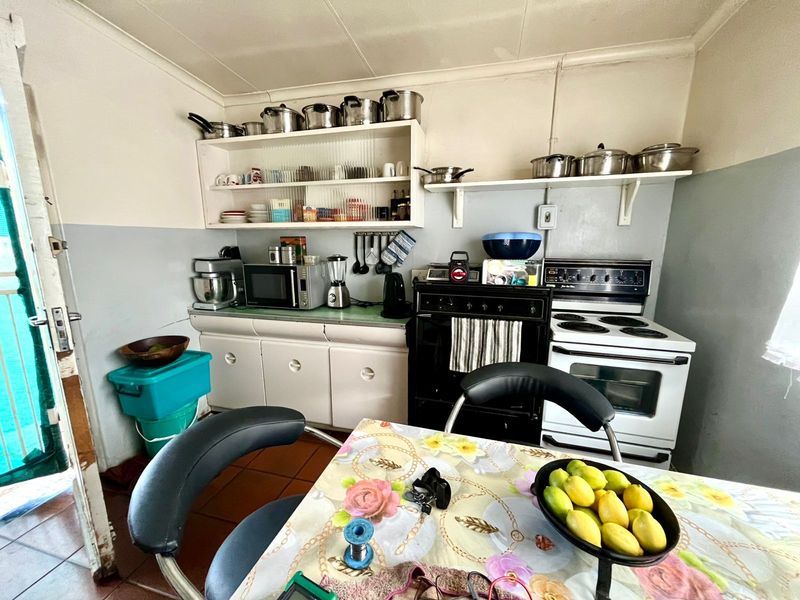 Stunning 3-Bedroom Home Offering Space and Comfort - Photo 4