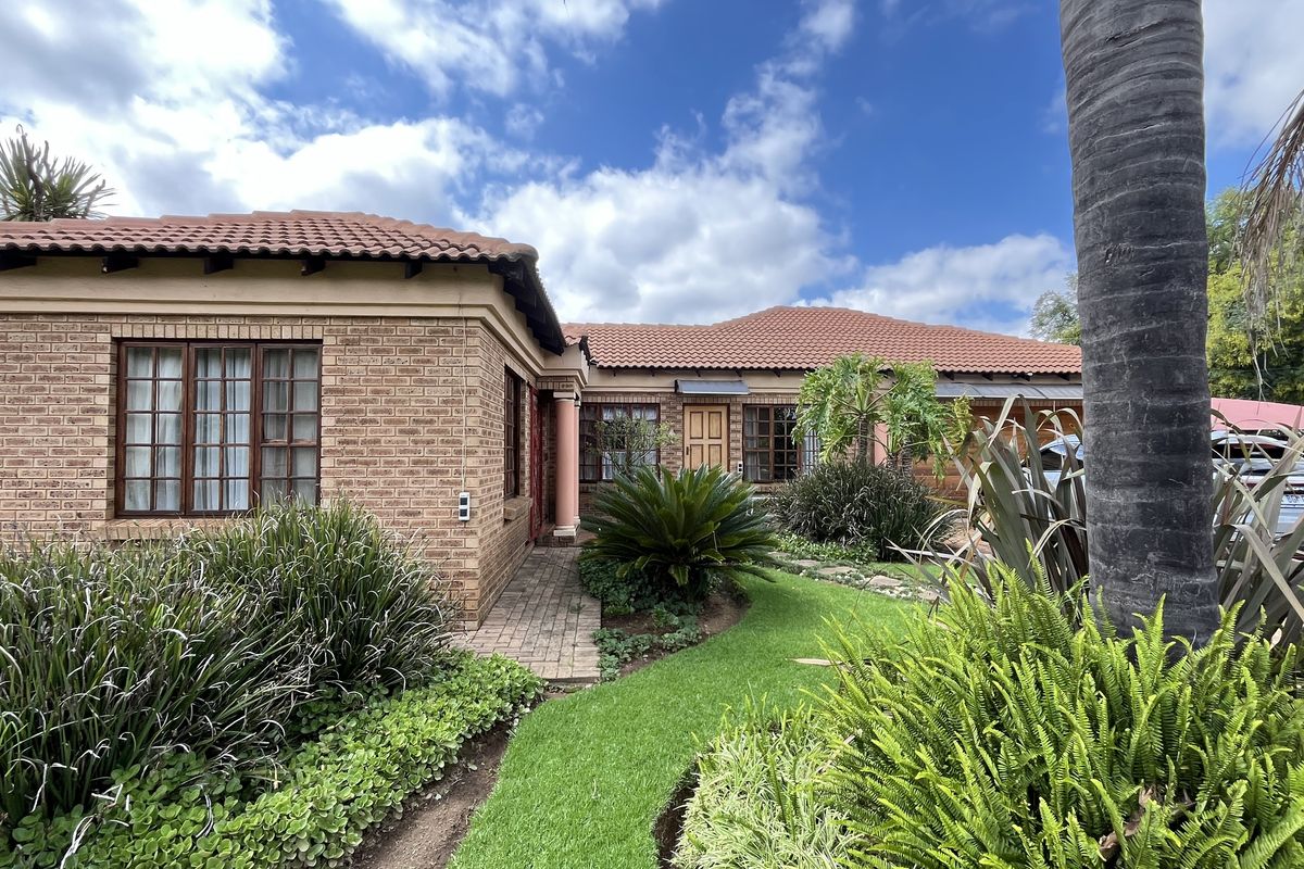 Versatile Property with Dual Living, Equestrian Facilities & Agricultural Potential - Photo 3