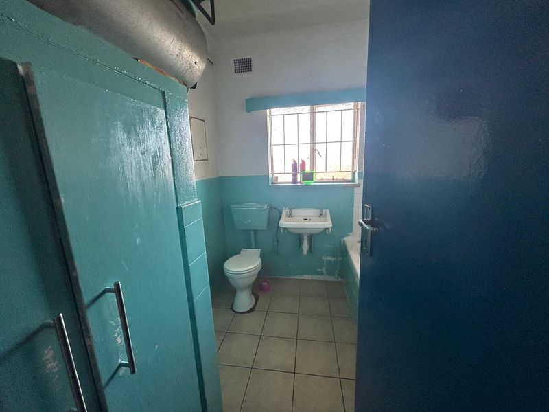 2 Bedroom upstairs apartment in Boksburg, Cason - Photo 10