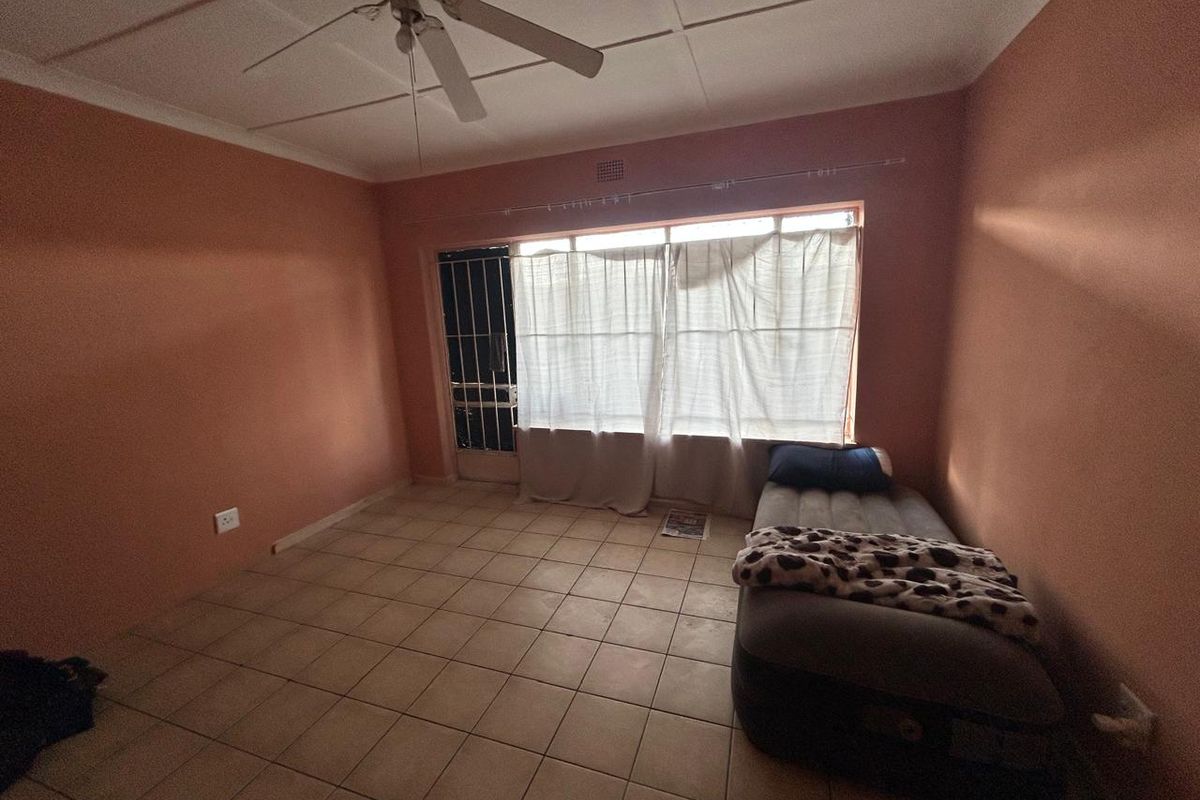 2 Bedroom upstairs apartment in Boksburg, Cason - Photo 4