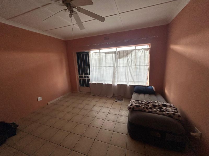 2 Bedroom upstairs apartment in Boksburg, Cason - Photo 4