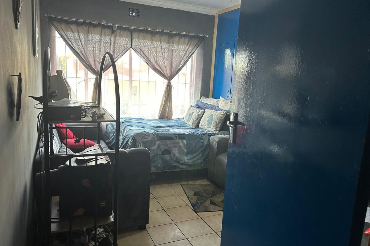 2 Bedroom upstairs apartment in Boksburg, Cason - Photo 3