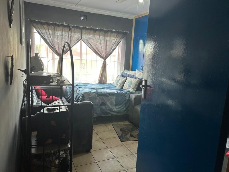 2 Bedroom upstairs apartment in Boksburg, Cason - Photo 3