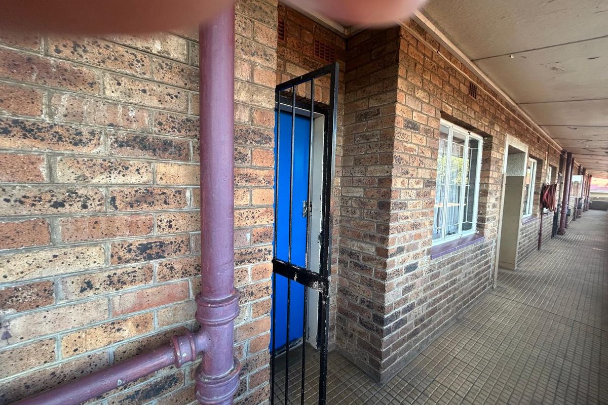 2 Bedroom upstairs apartment in Boksburg, Cason - Photo 5