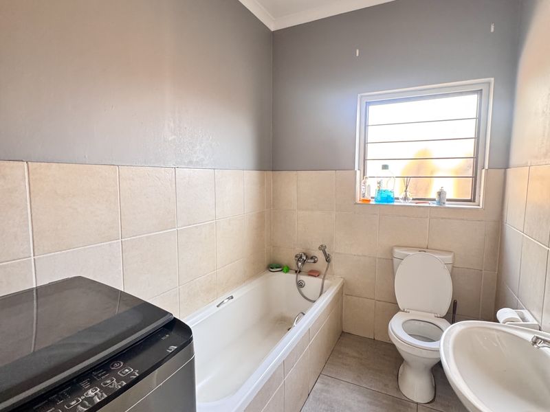 This beautiful 3-bedroom home is the perfect starter for a growing family or a professional couple l - Photo 10