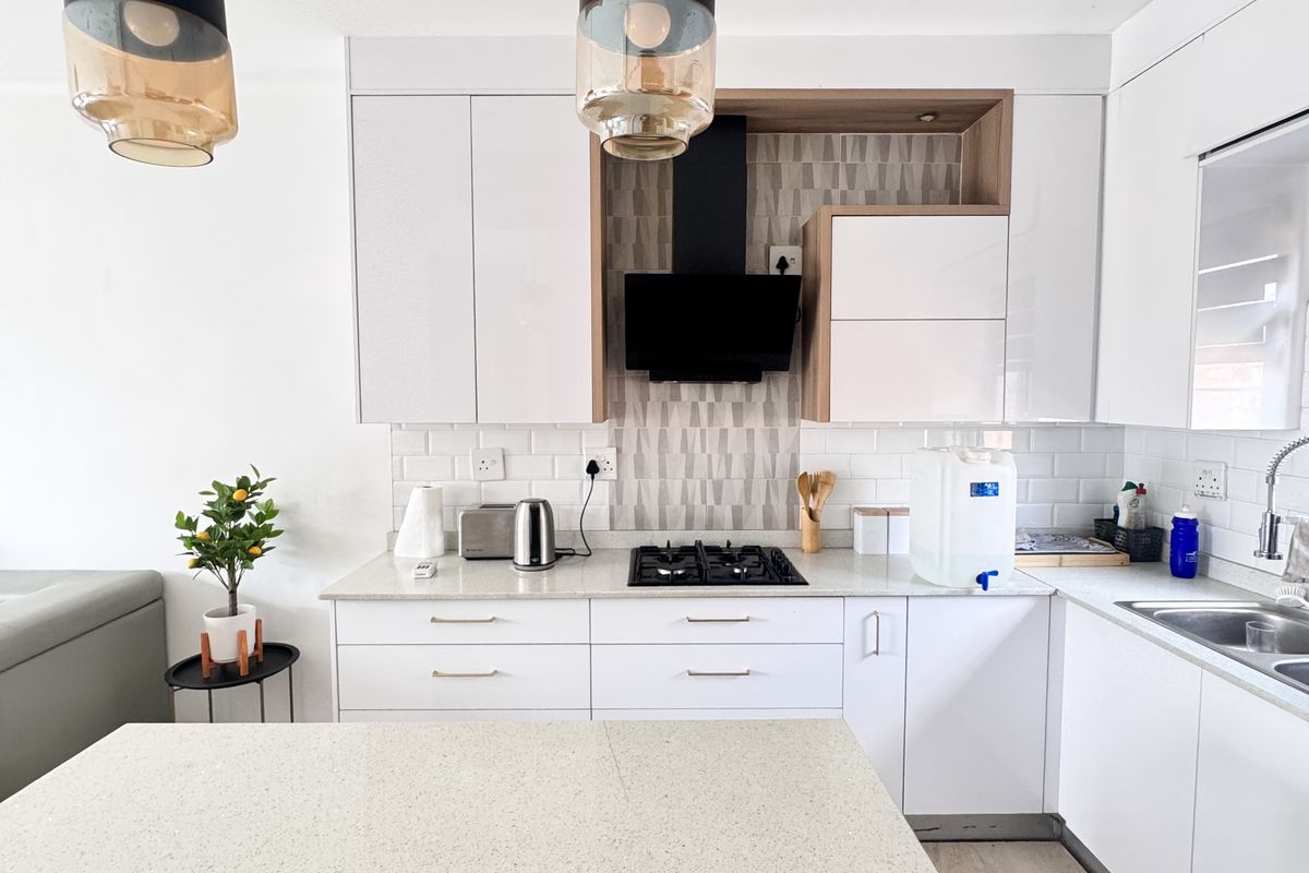 This beautiful 3-bedroom home is the perfect starter for a growing family or a professional couple l - Photo 4