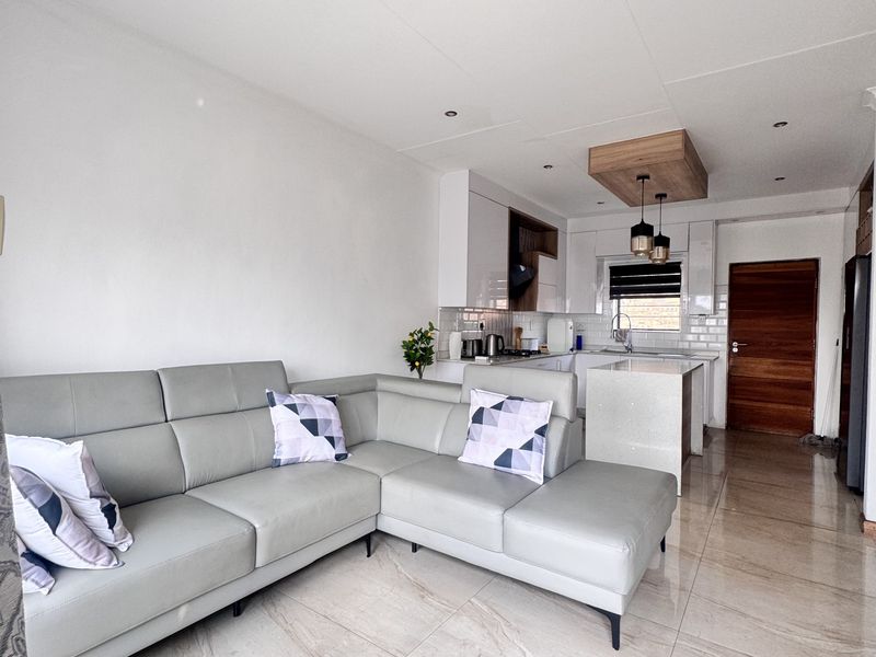 This beautiful 3-bedroom home is the perfect starter for a growing family or a professional couple l - Photo 7