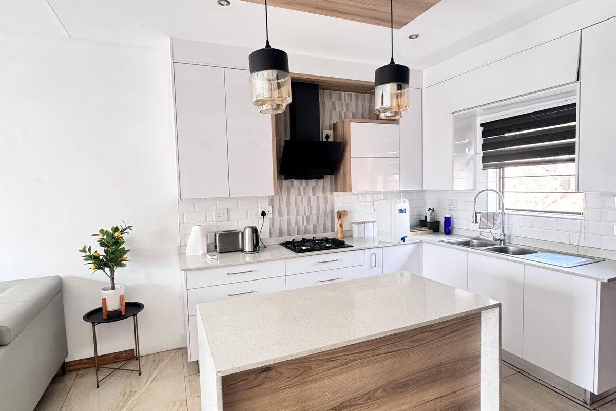 This beautiful 3-bedroom home is the perfect starter for a growing family or a professional couple l - Photo 3