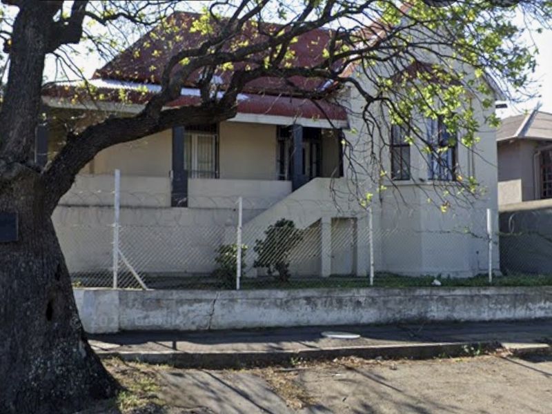 Prime Location – Walking Distance to Town! - Photo 2