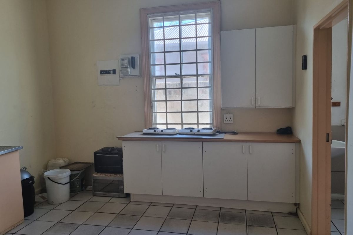 Prime Location – Walking Distance to Town! - Photo 5