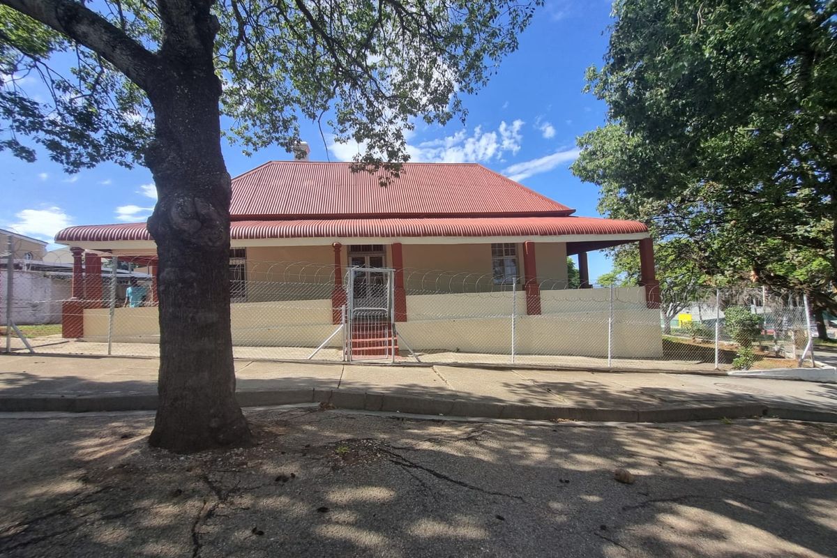 Prime Location – Walking Distance to Town! - Photo 4