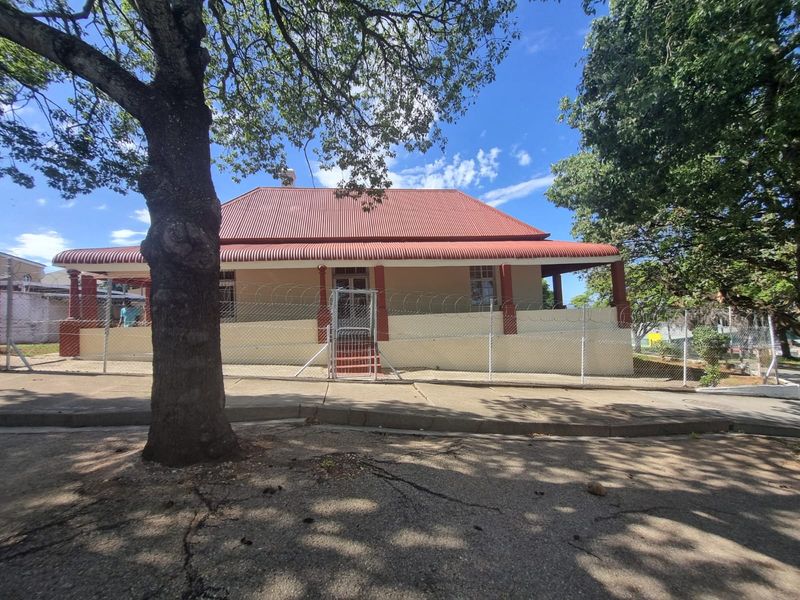 Prime Location – Walking Distance to Town! - Photo 4