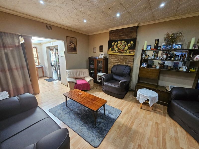 STUNNING OFF-THE-GRID HOME FOR SALE IN SE6 VANDERBIJLPARK! - Photo 1