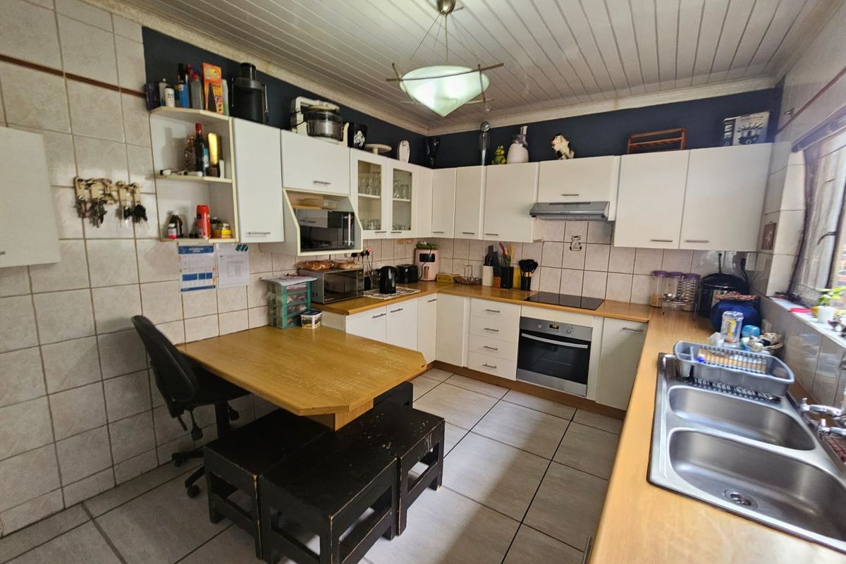 STUNNING OFF-THE-GRID HOME FOR SALE IN SE6 VANDERBIJLPARK! - Photo 5