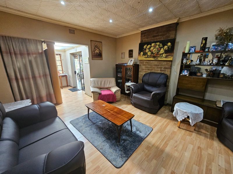 STUNNING OFF-THE-GRID HOME FOR SALE IN SE6 VANDERBIJLPARK! - Photo 2