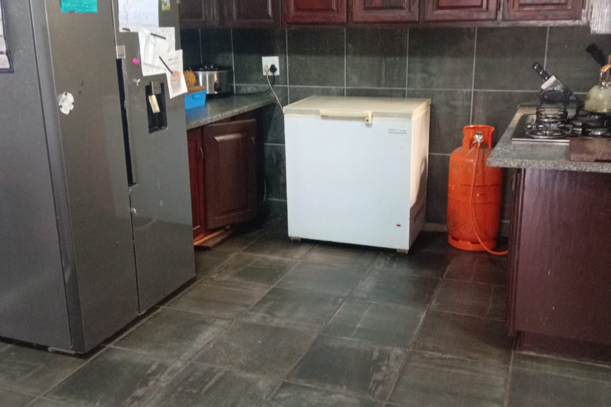 Beautiful Family Home with 2 Flatlets for Sale in Falcon Ridge, Vereeniging - Photo 3