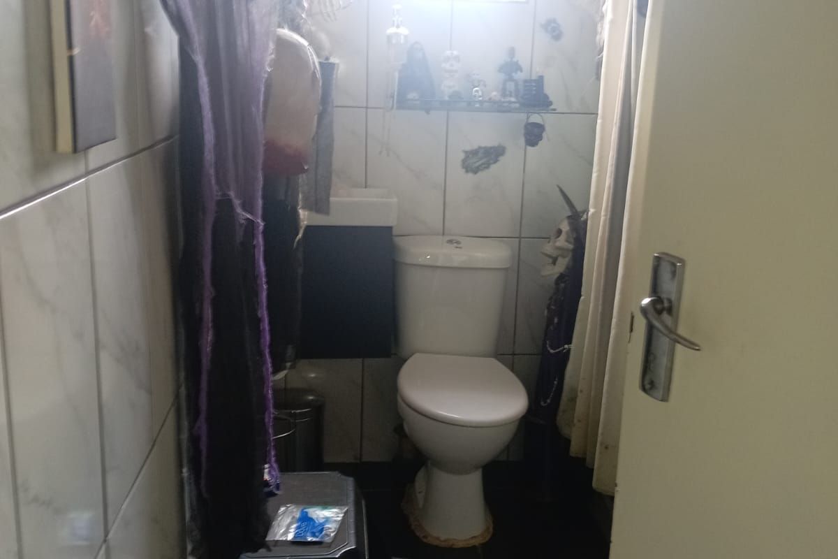 Beautiful Family Home with 2 Flatlets for Sale in Falcon Ridge, Vereeniging - Photo 4