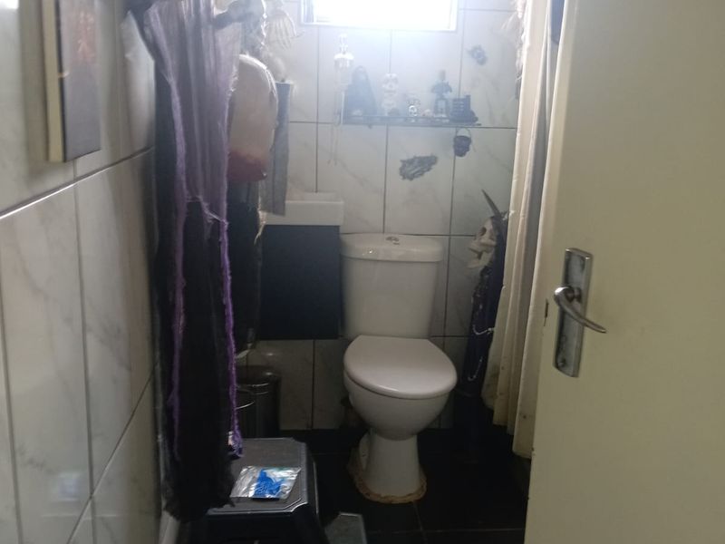 Beautiful Family Home with 2 Flatlets for Sale in Falcon Ridge, Vereeniging - Photo 4