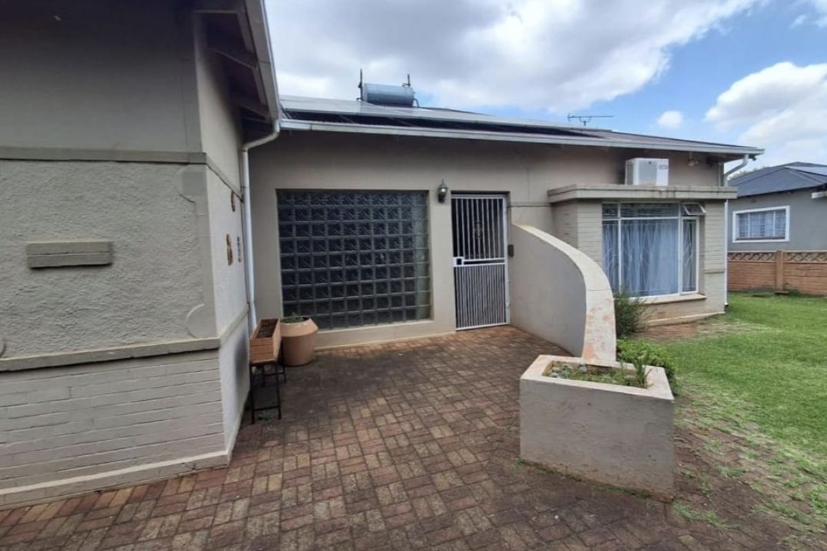 Charming House for sale in Brenthurst - Photo 2