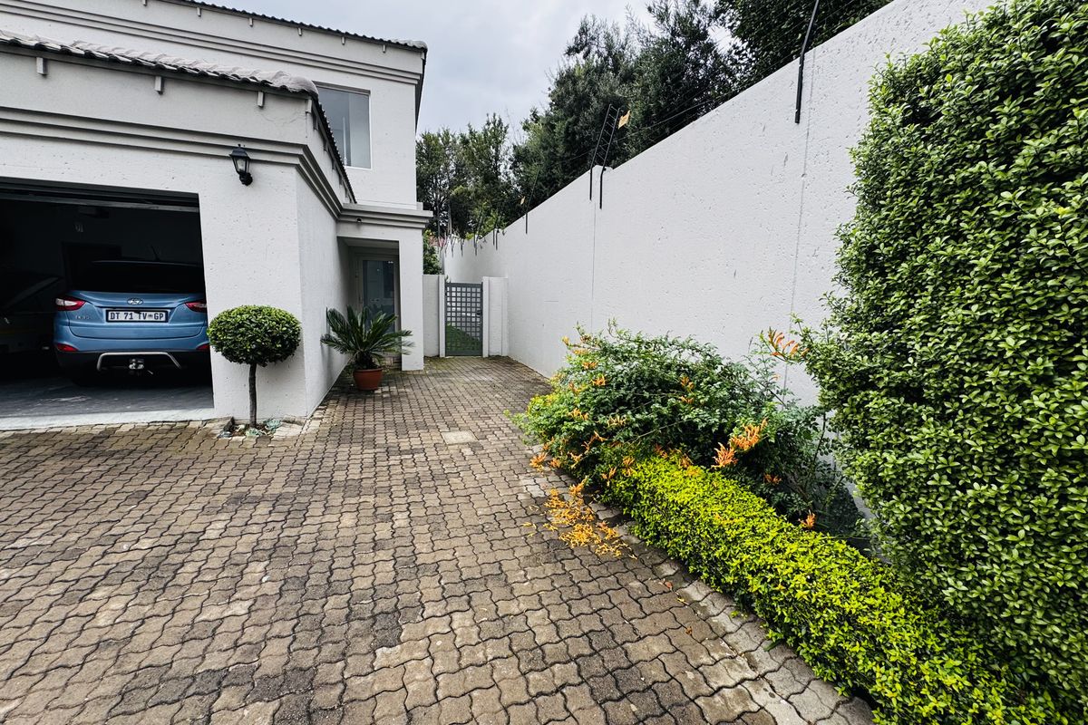 Modern 2 Bedroom Duplex in Secure Craigavon Estate - Photo 2